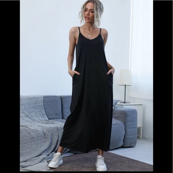 Dresses & Skirts - NWOT Slant pocket solid cami dress